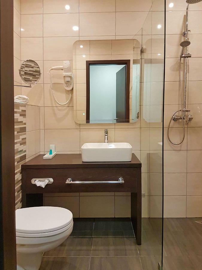 Hotel Czinege&Étterem Koka Buitenkant foto
